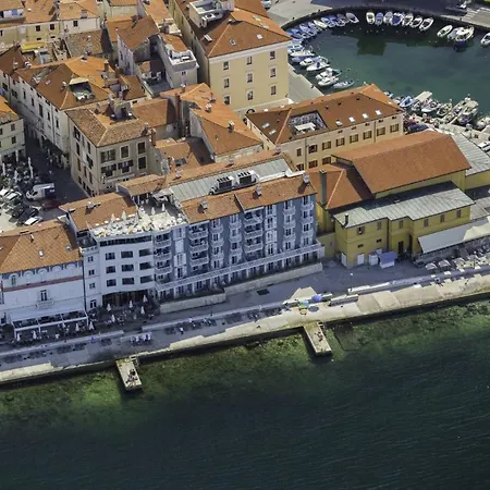 Ξενοδοχείο Hotel Piran 4*